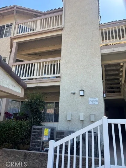 5744 Oak Bend #303 Oak Park, CA 91377