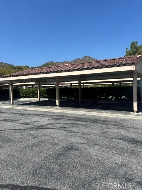 5744 Oak Bend #303 Oak Park, CA 91377