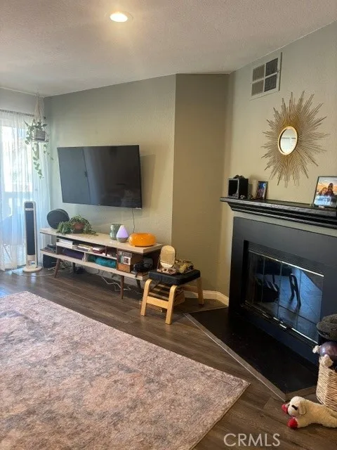 5744 Oak Bend #303 Oak Park, CA 91377