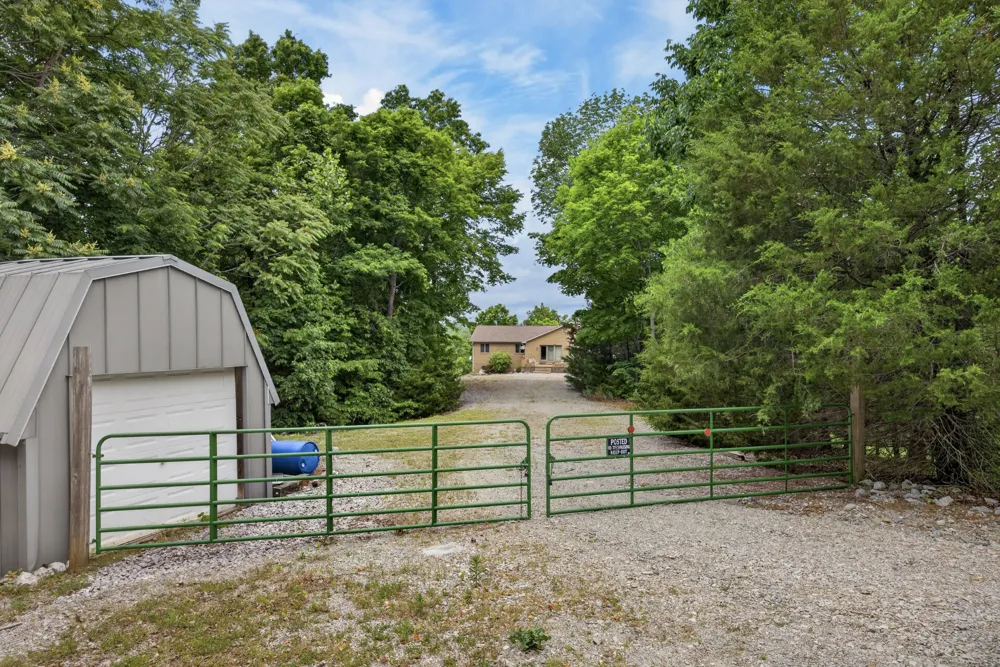 241 Hidden Cove Ln Allons, TN 38541