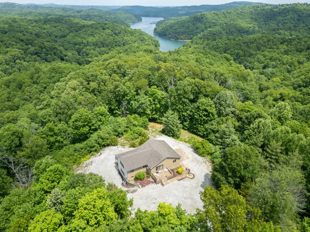 241 Hidden Cove Ln Allons, TN 38541