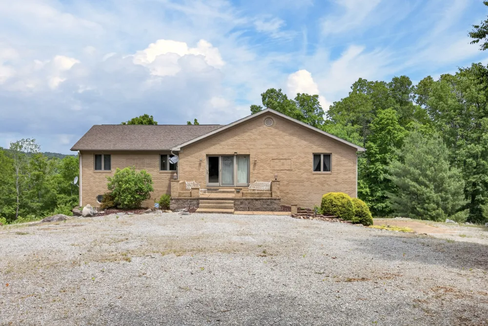 241 Hidden Cove Ln Allons, TN 38541