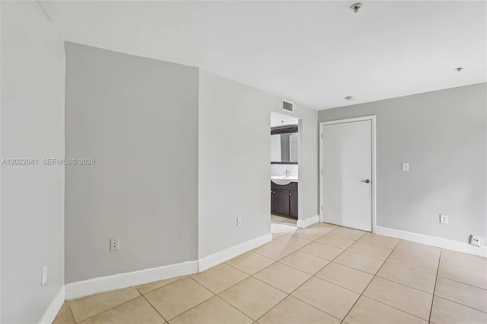 4147 Stirling Rd #105 Dania Beach, FL 33314