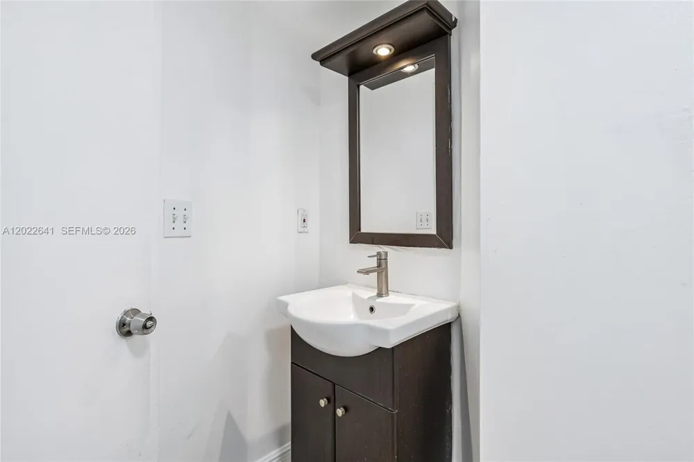 4147 Stirling Rd #105 Dania Beach, FL 33314