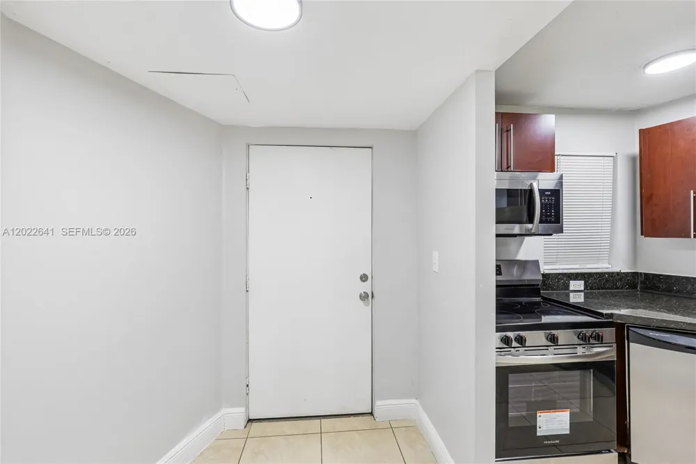4147 Stirling Rd #105 Dania Beach, FL 33314
