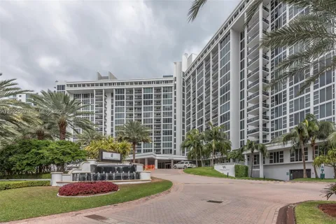10275 Collins Ave #706