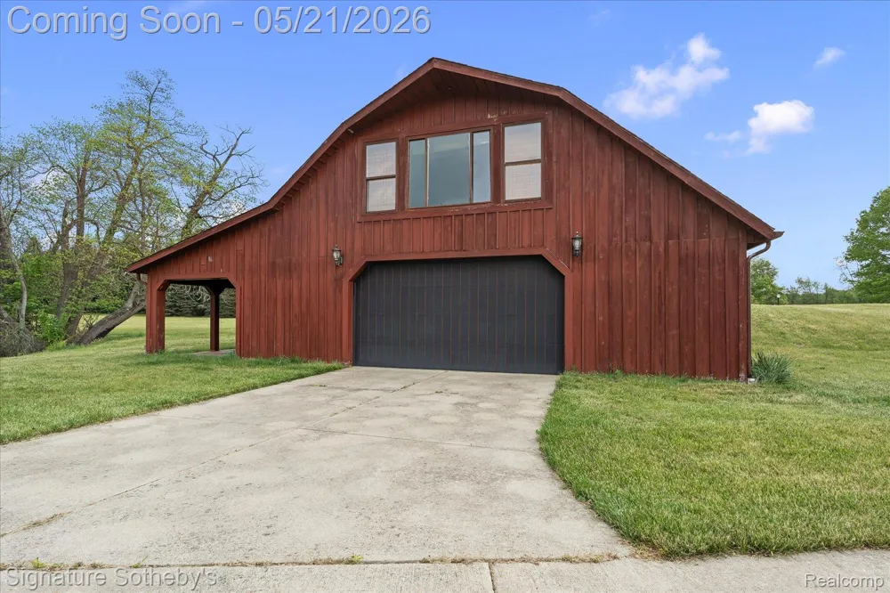6831 Price Lake Road Leoni Township, MI 49201