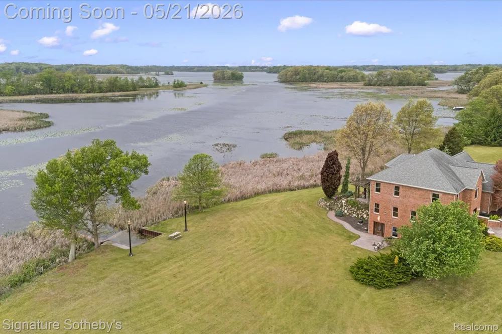 6831 Price Lake Road Leoni Township, MI 49201