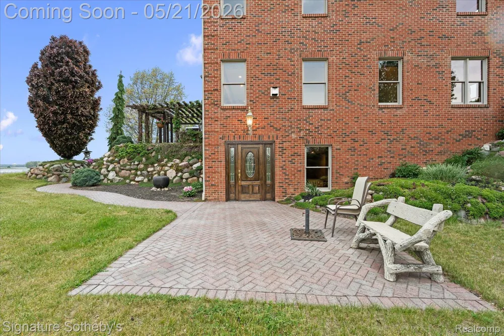 6831 Price Lake Road Leoni Township, MI 49201