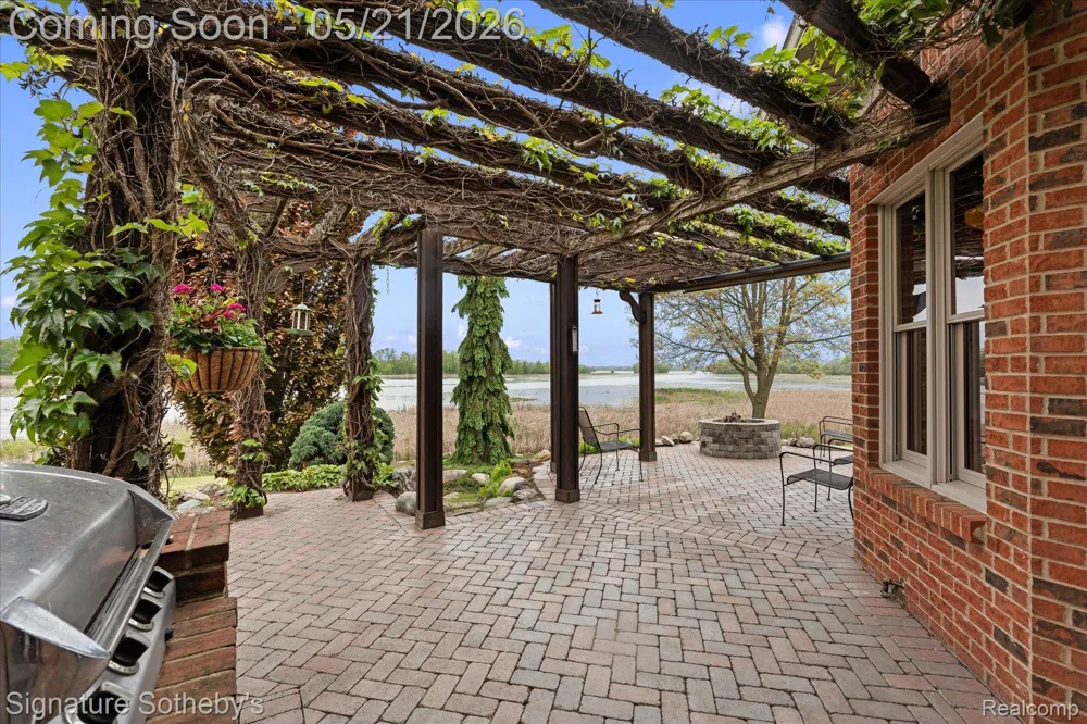 6831 Price Lake Road Leoni Township, MI 49201