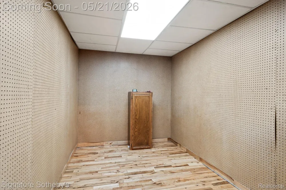 6831 Price Lake Road Leoni Township, MI 49201