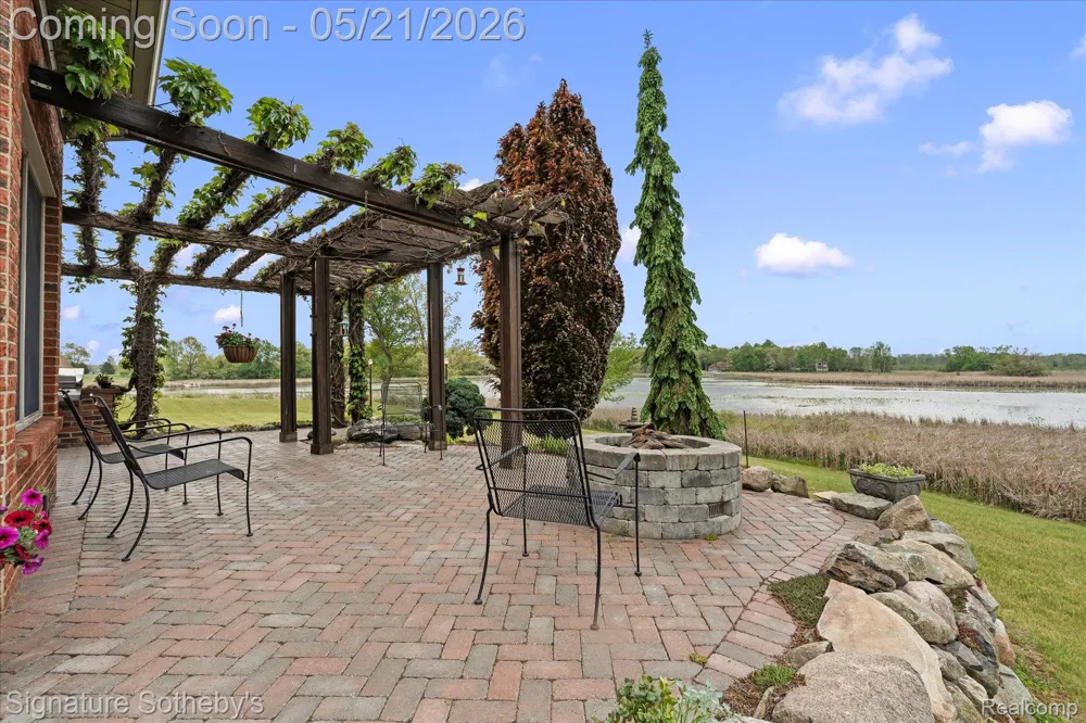 6831 Price Lake Road Leoni Township, MI 49201