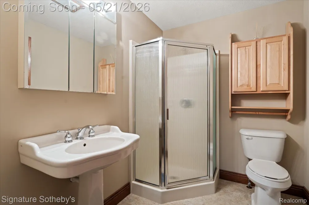6831 Price Lake Road Leoni Township, MI 49201