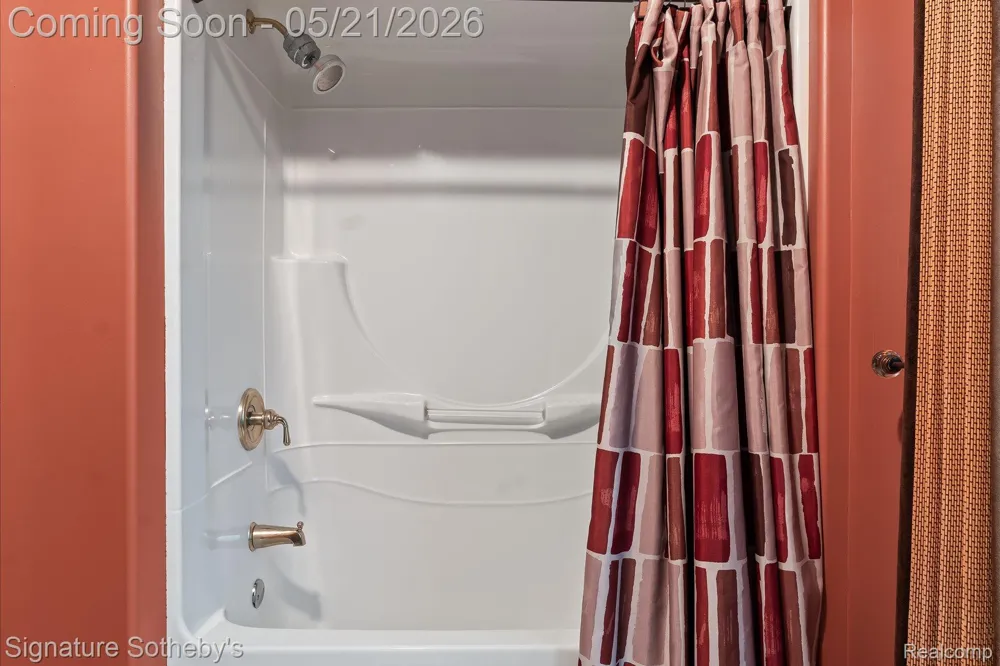 6831 Price Lake Road Leoni Township, MI 49201