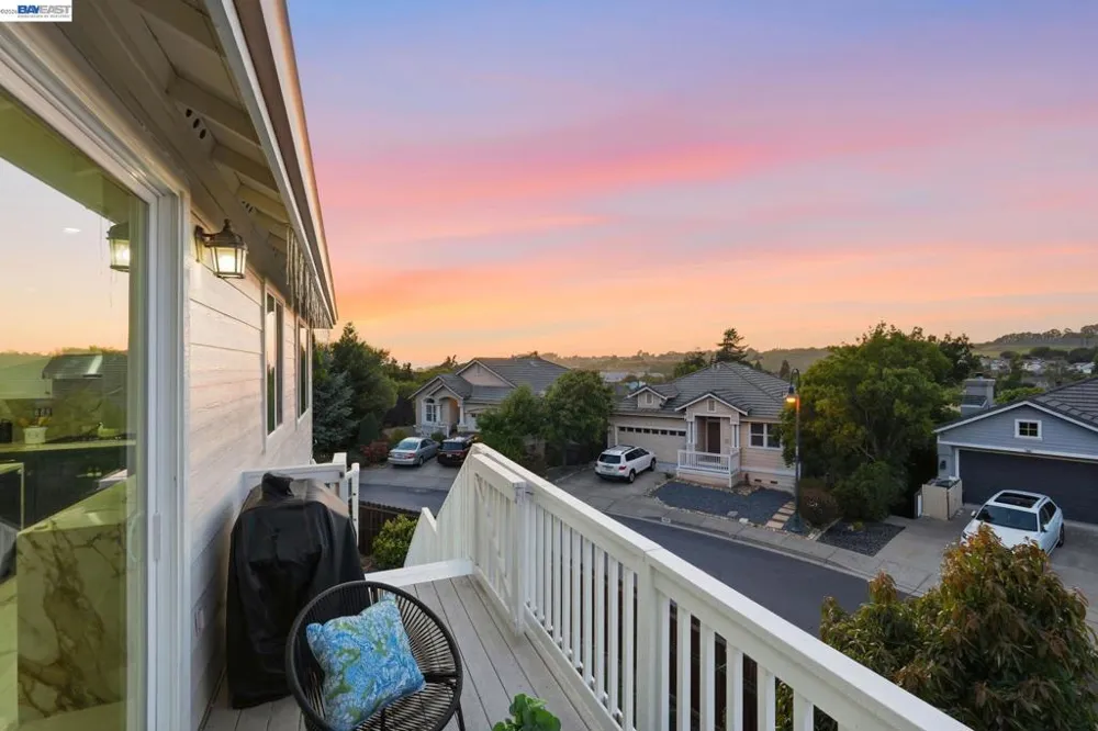 857 Bridgeway Cir El Sobrante, CA 94803