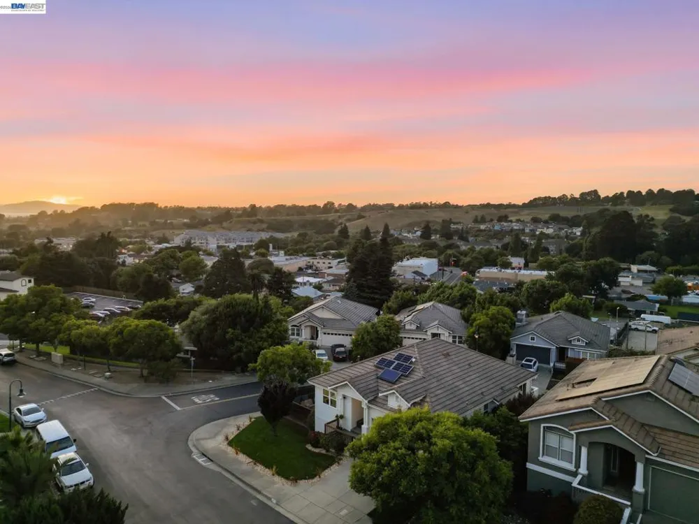857 Bridgeway Cir El Sobrante, CA 94803