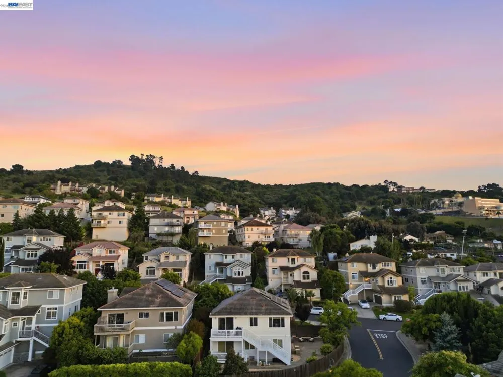 857 Bridgeway Cir El Sobrante, CA 94803
