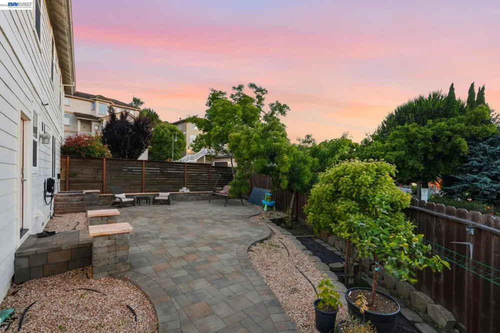 857 Bridgeway Cir El Sobrante, CA 94803