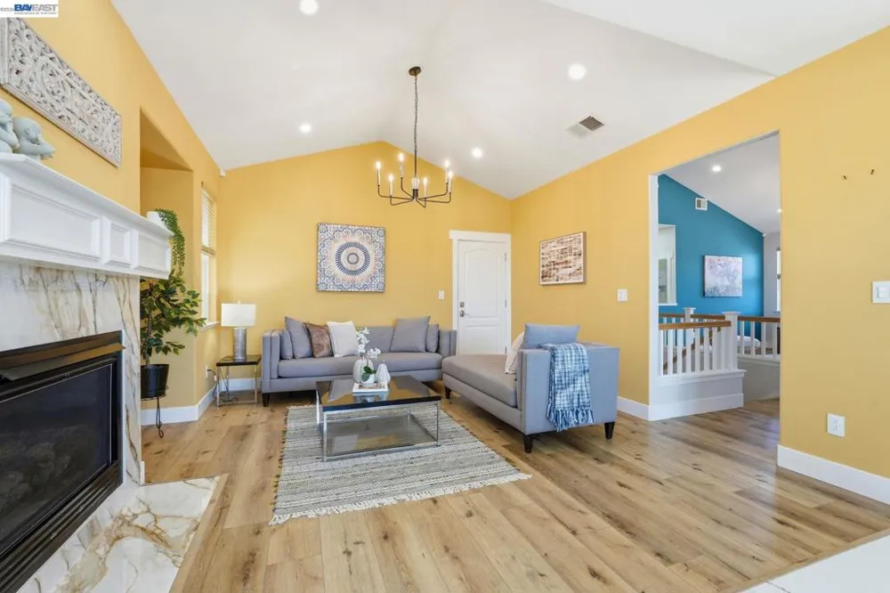 857 Bridgeway Cir El Sobrante, CA 94803