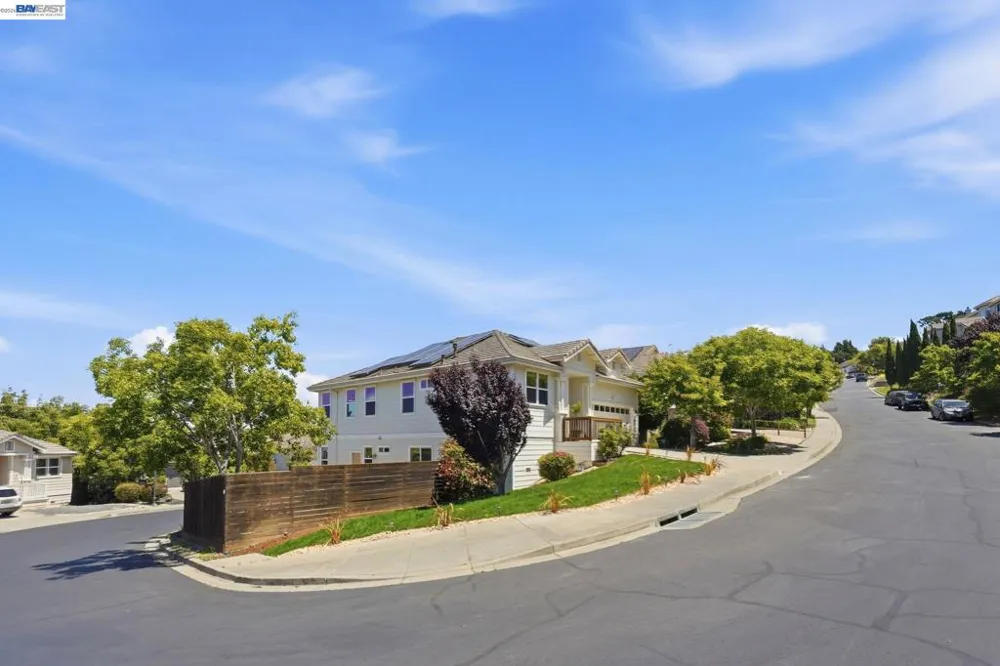 857 Bridgeway Cir El Sobrante, CA 94803