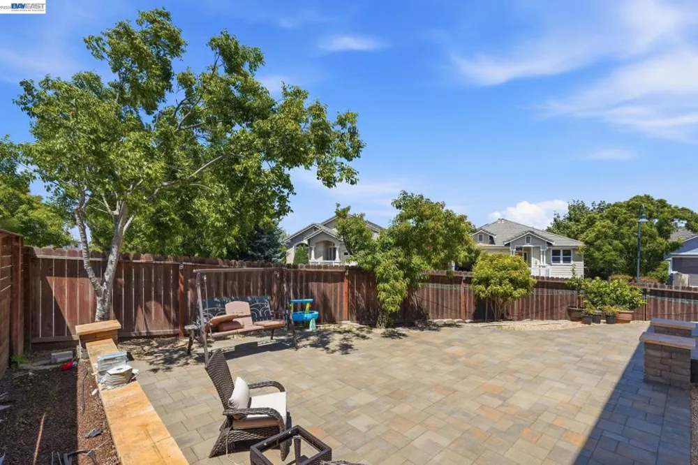 857 Bridgeway Cir El Sobrante, CA 94803