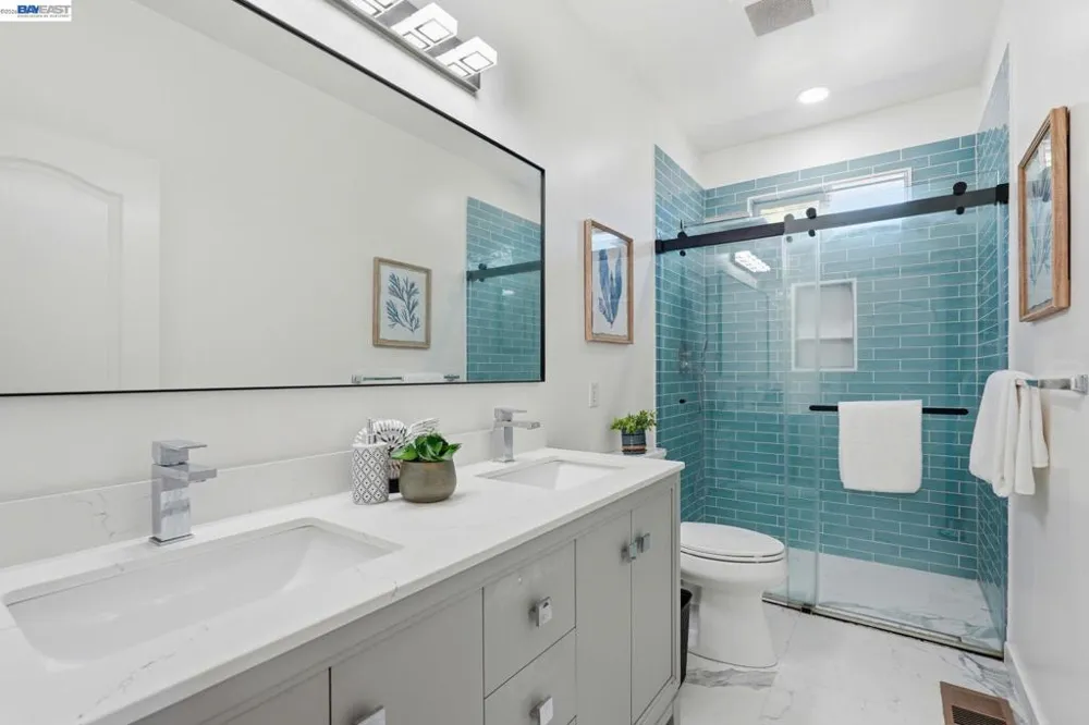 857 Bridgeway Cir El Sobrante, CA 94803