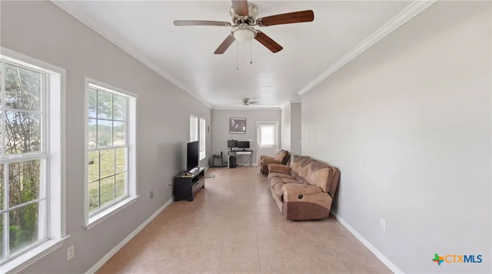 3833 County Road 2880 Bigfoot, TX 78005