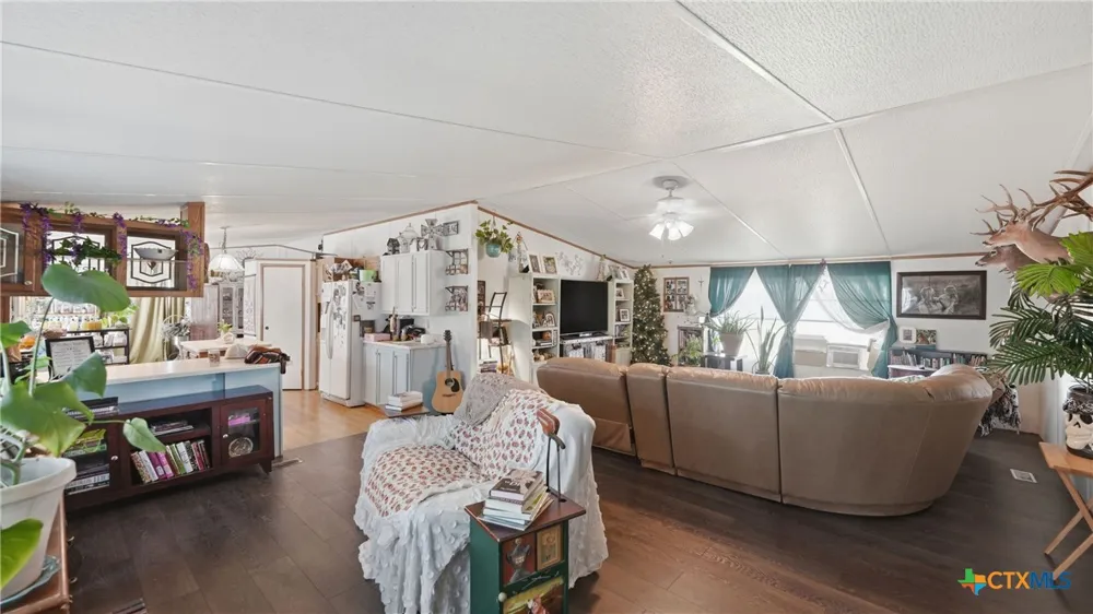 3833 County Road 2880 Bigfoot, TX 78005