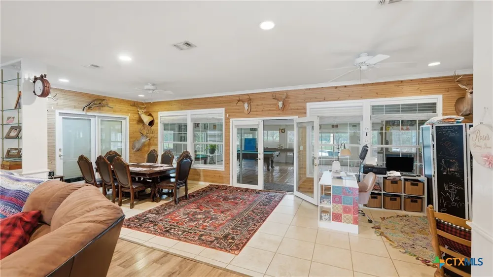 3833 County Road 2880 Bigfoot, TX 78005