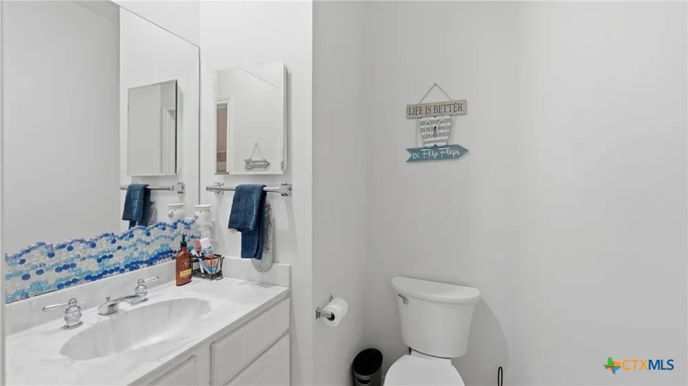 3833 County Road 2880 Bigfoot, TX 78005
