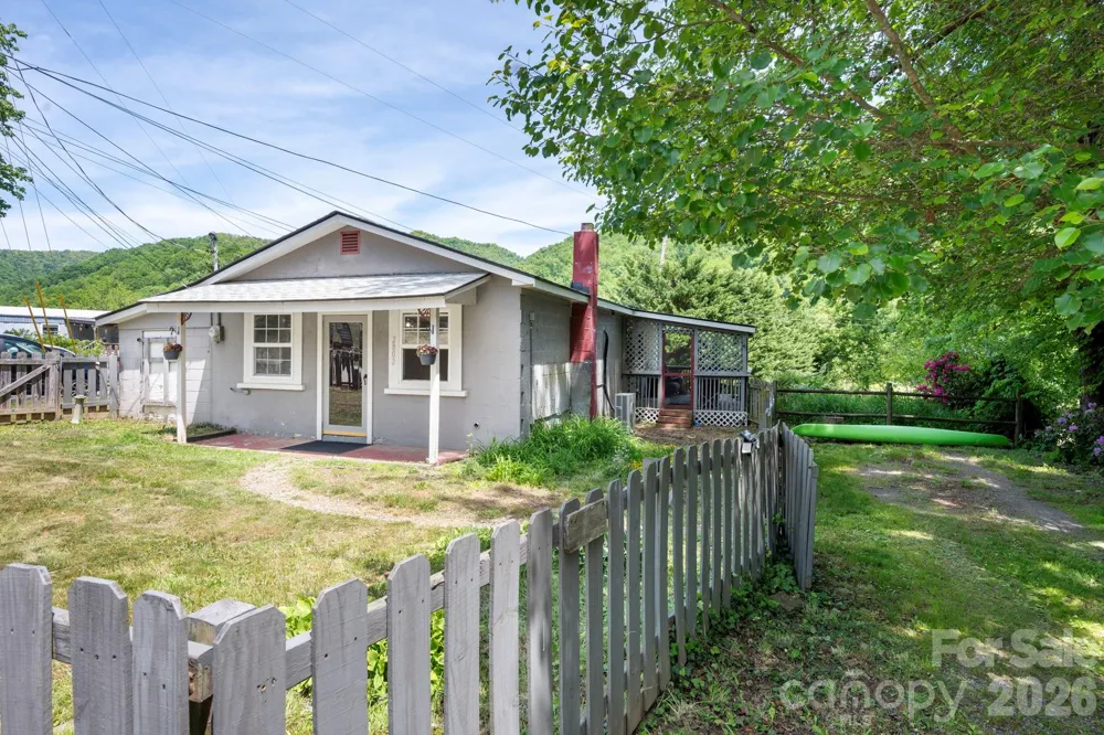 2802 Beaverdam Road Canton, NC 28716
