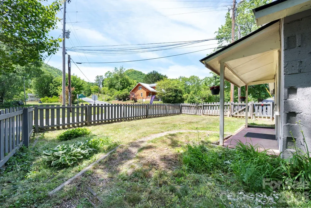 2802 Beaverdam Road Canton, NC 28716