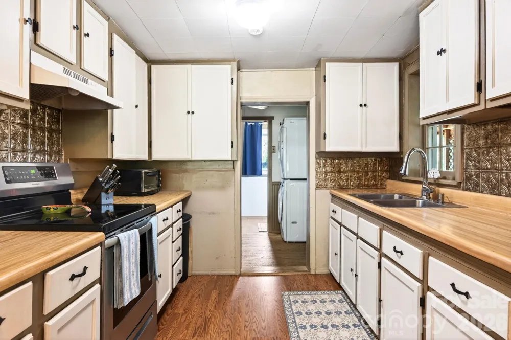 2802 Beaverdam Road Canton, NC 28716