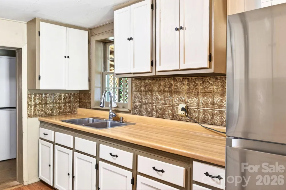 2802 Beaverdam Road Canton, NC 28716