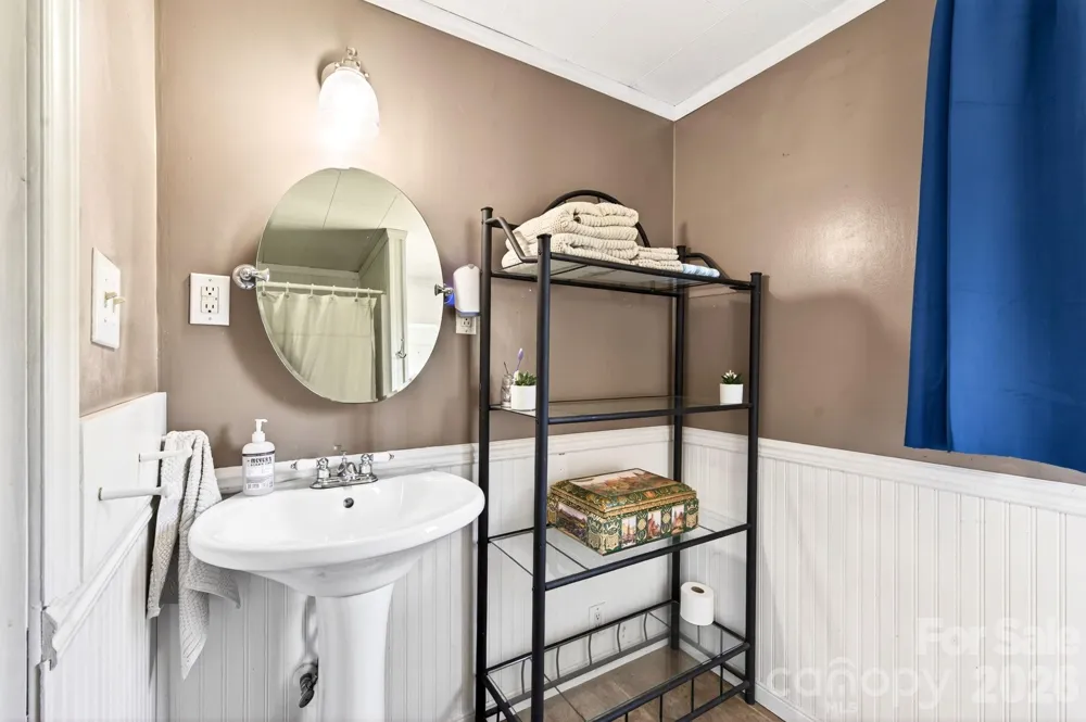 2802 Beaverdam Road Canton, NC 28716