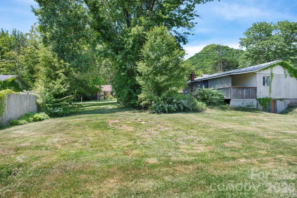 2802 Beaverdam Road Canton, NC 28716