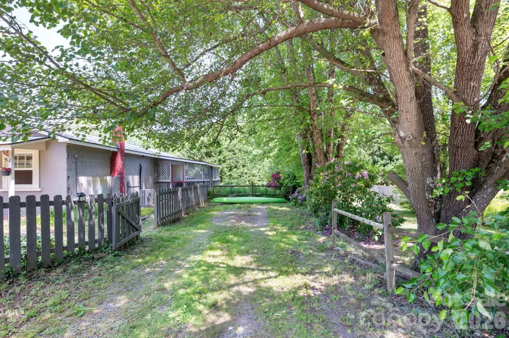 2802 Beaverdam Road Canton, NC 28716