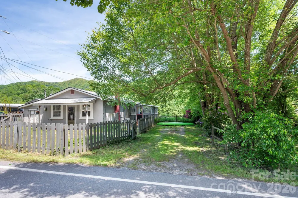 2802 Beaverdam Road Canton, NC 28716