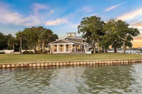 11 Paradise Point Road
