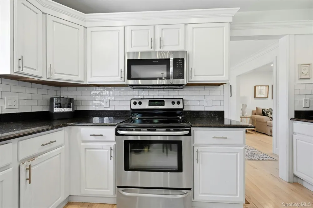 875 Deerfoot Path Cutchogue, NY 11935
