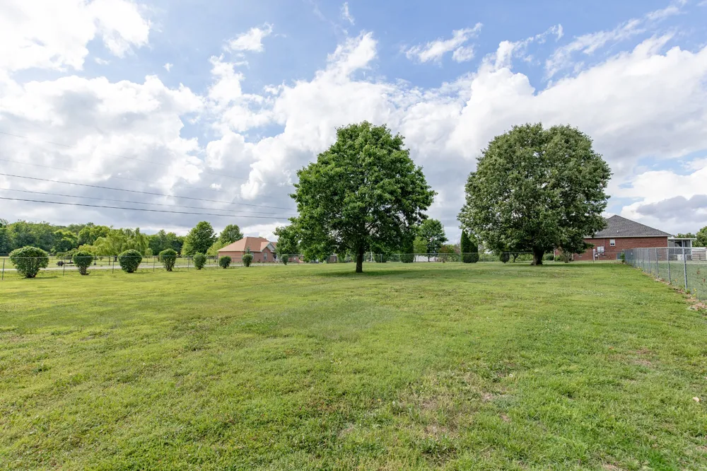 443 Clearview Rd Cottontown, TN 37048