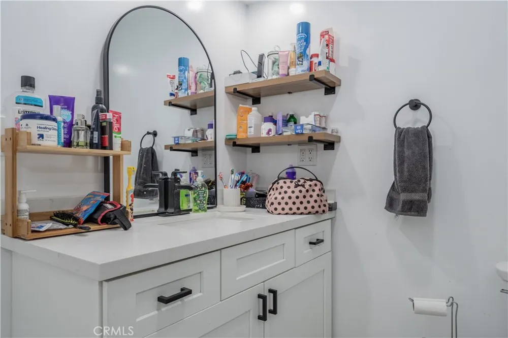 2803 S Fairview #C Santa Ana, CA 92704
