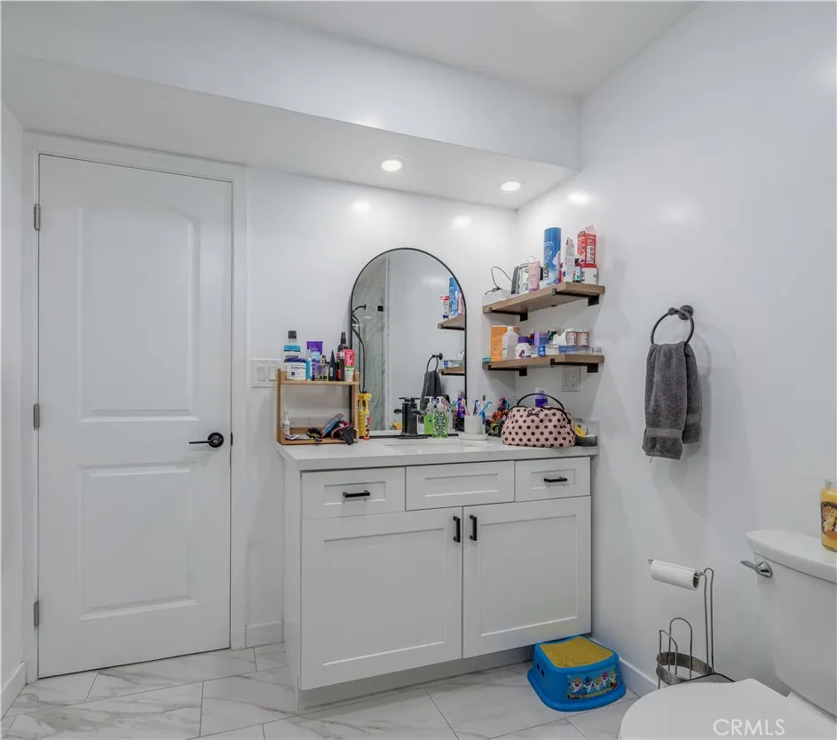 2803 S Fairview #C Santa Ana, CA 92704