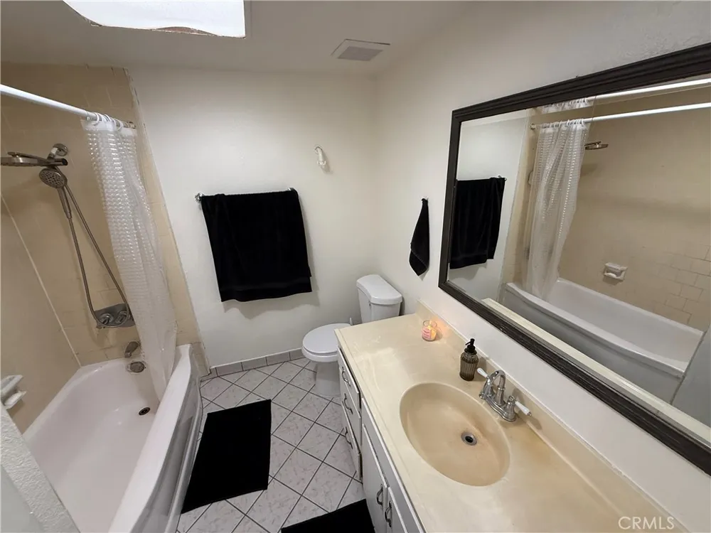 521 S Lyon #85 Santa Ana, CA 92701