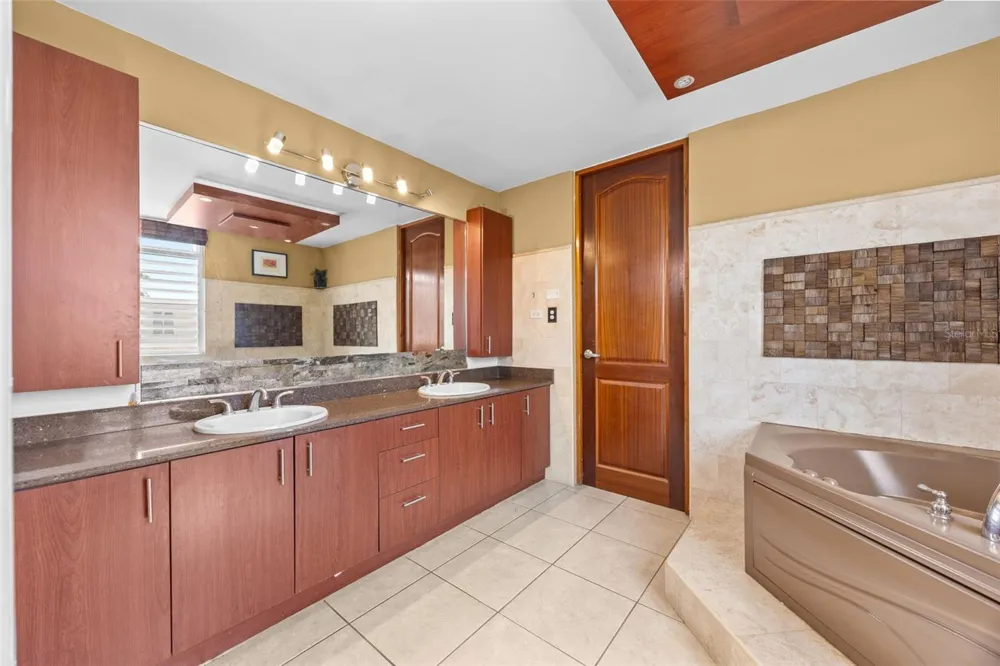 677 PASEO LOS CORALES I, MAR INDICO ST #F-10 Dorado, PR 00646