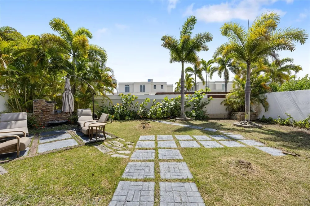 677 PASEO LOS CORALES I, MAR INDICO ST #F-10 Dorado, PR 00646
