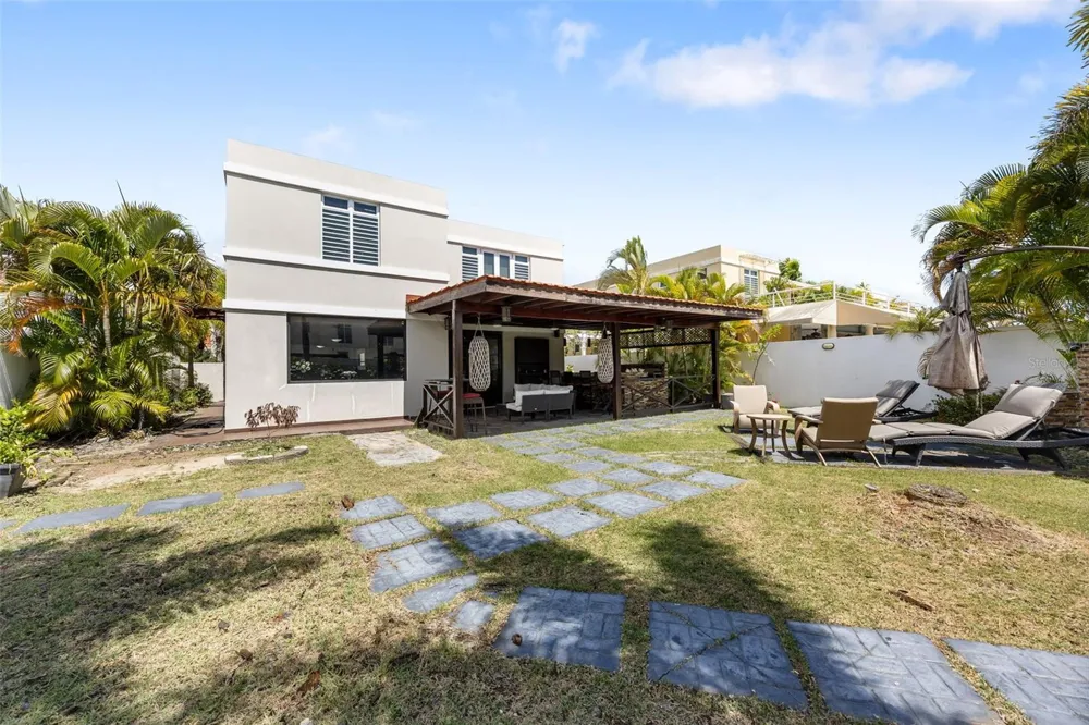 677 PASEO LOS CORALES I, MAR INDICO ST #F-10 Dorado, PR 00646