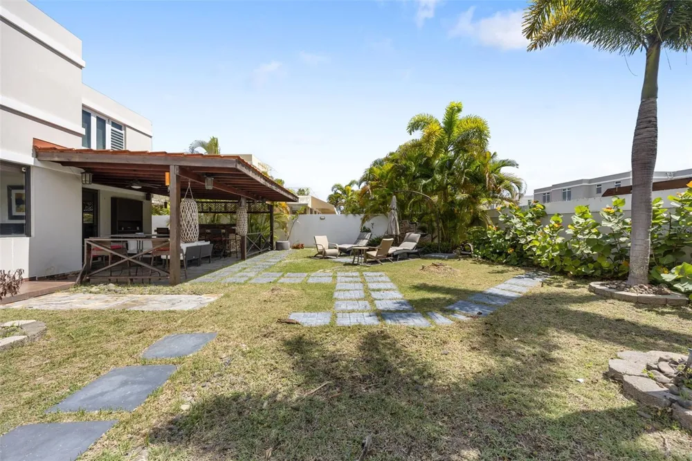 677 PASEO LOS CORALES I, MAR INDICO ST #F-10 Dorado, PR 00646