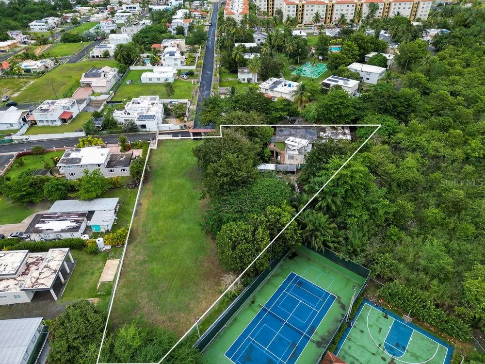 690 LOS NABORIAS STREET Vega Alta, PR 00692