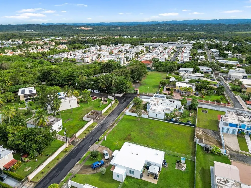 690 LOS NABORIAS STREET Vega Alta, PR 00692